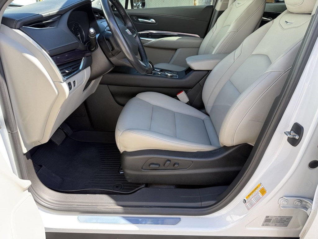 Certified 2023 CADILLAC XT4 FWD Luxury SUV