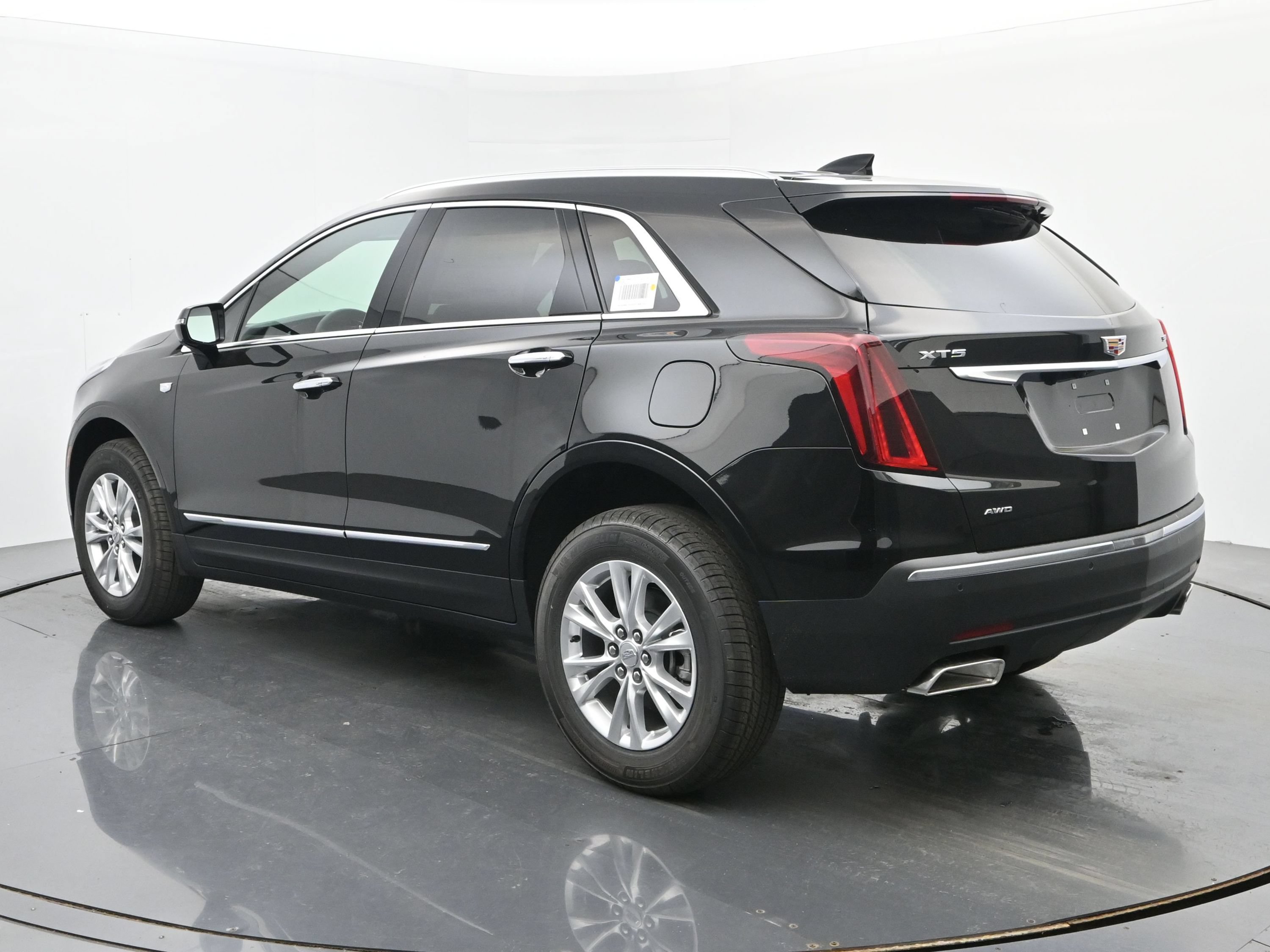 New 2026 CADILLAC XT5 Luxury SUV