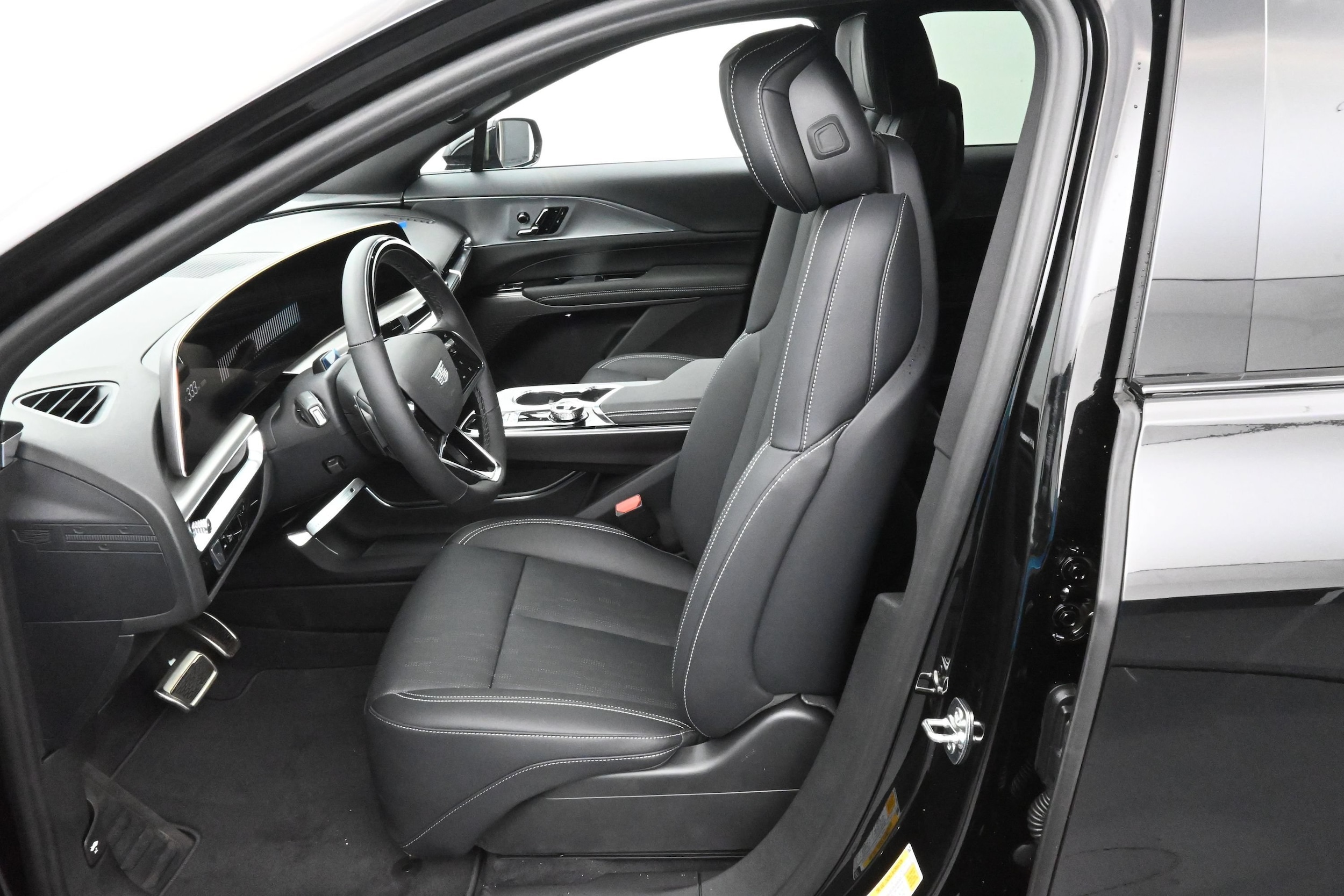 2027 Cadillac LYRIQ Luxury - Photo 11