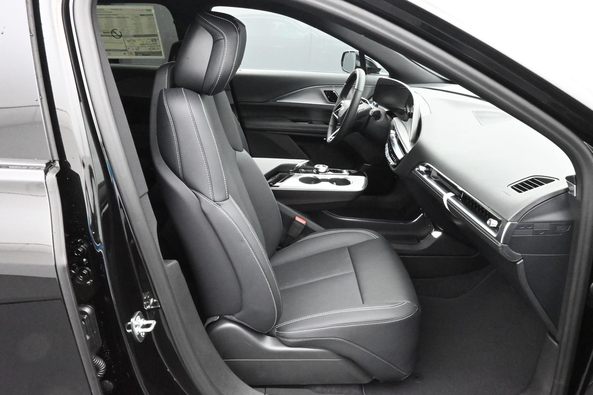 2027 Cadillac LYRIQ Luxury - Photo 13