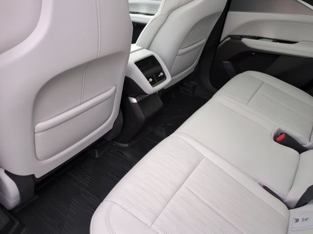 2027 Cadillac LYRIQ Luxury - Photo 22