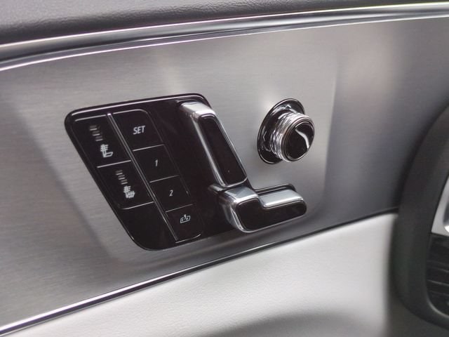 2027 Cadillac LYRIQ Luxury - Photo 19
