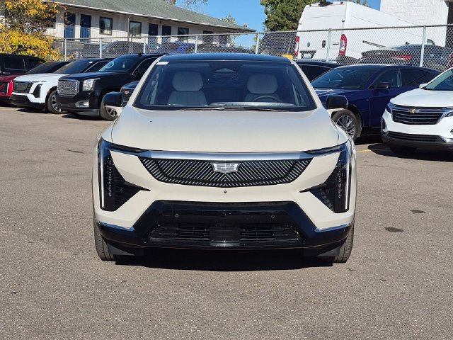 Used 2027 Cadillac OPTIQ Luxury with VIN 3GYK3BM46VS107024 for sale in Farmington Hills, MI