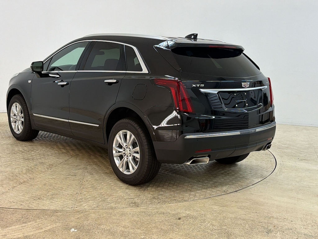 New 2026 CADILLAC XT5 Luxury SUV