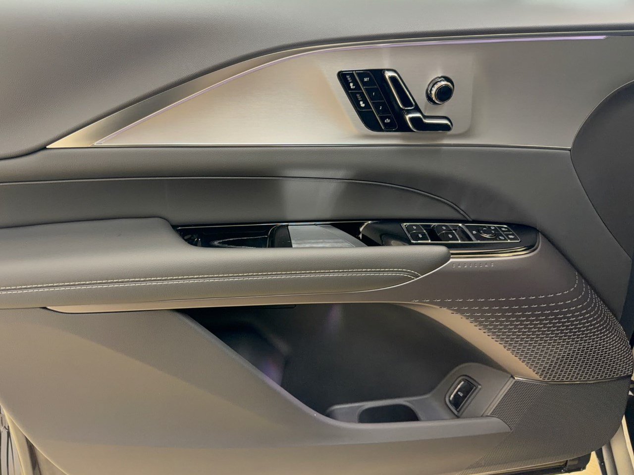 2027 Cadillac LYRIQ Sport - Photo 14