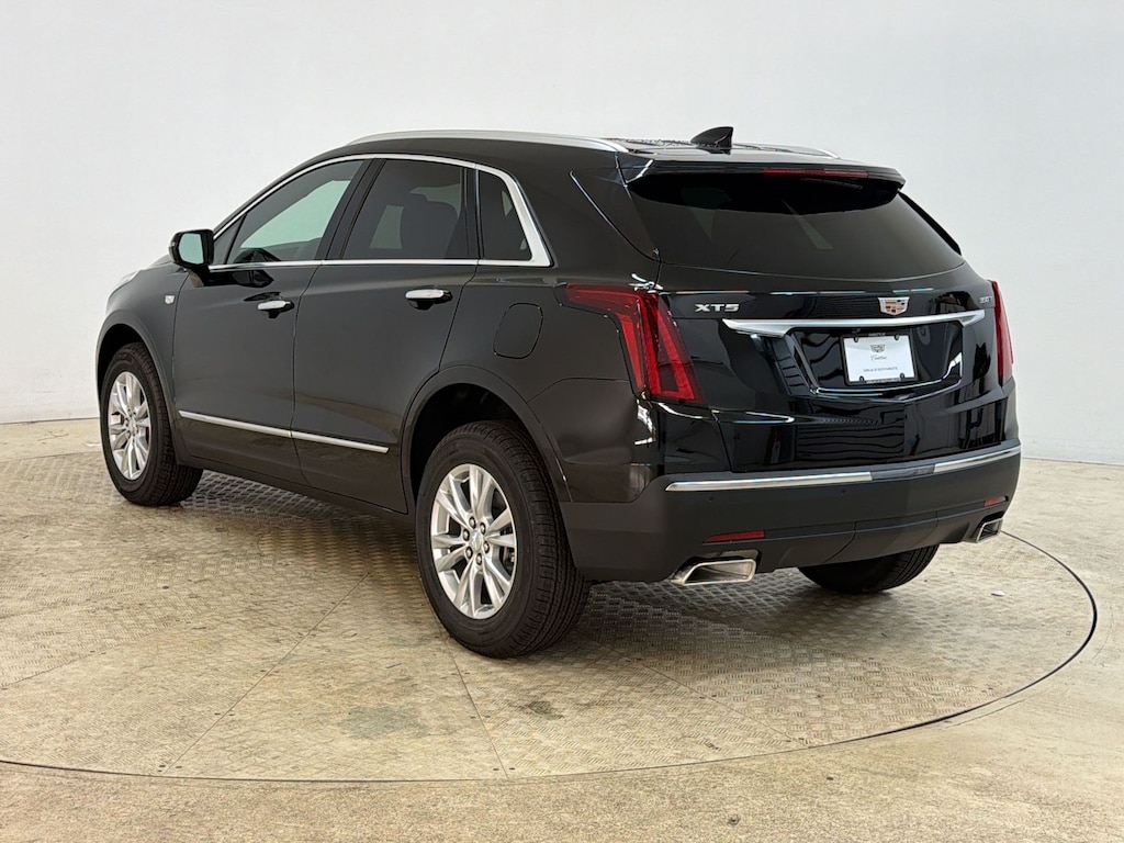 New 2026 CADILLAC XT5 Luxury SUV