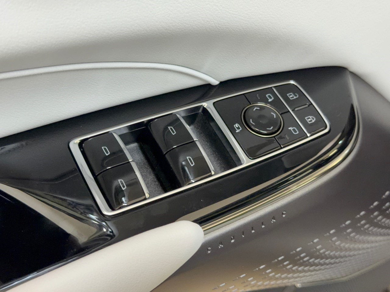 2027 Cadillac LYRIQ Sport - Photo 15
