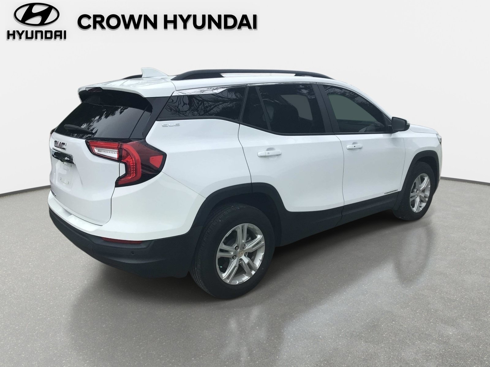 Used 2023 GMC Terrain SLE SUV