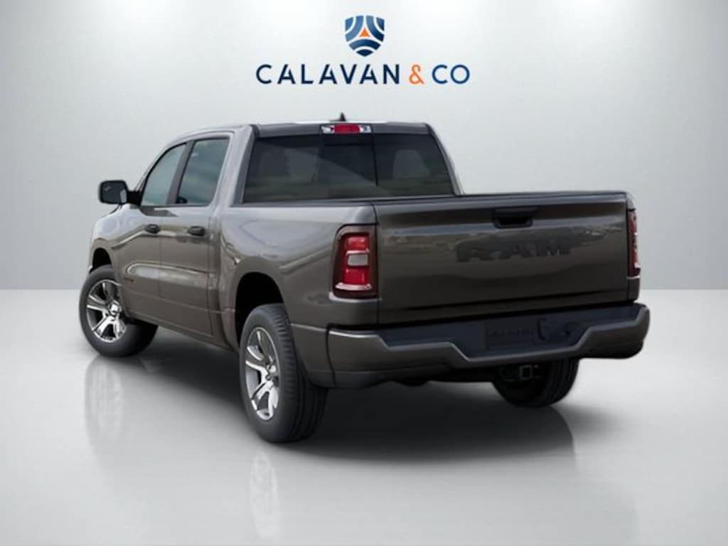 New 2026 Ram 1500 EXPRESS CREW CAB 4X2 5'7 BOX Pickup