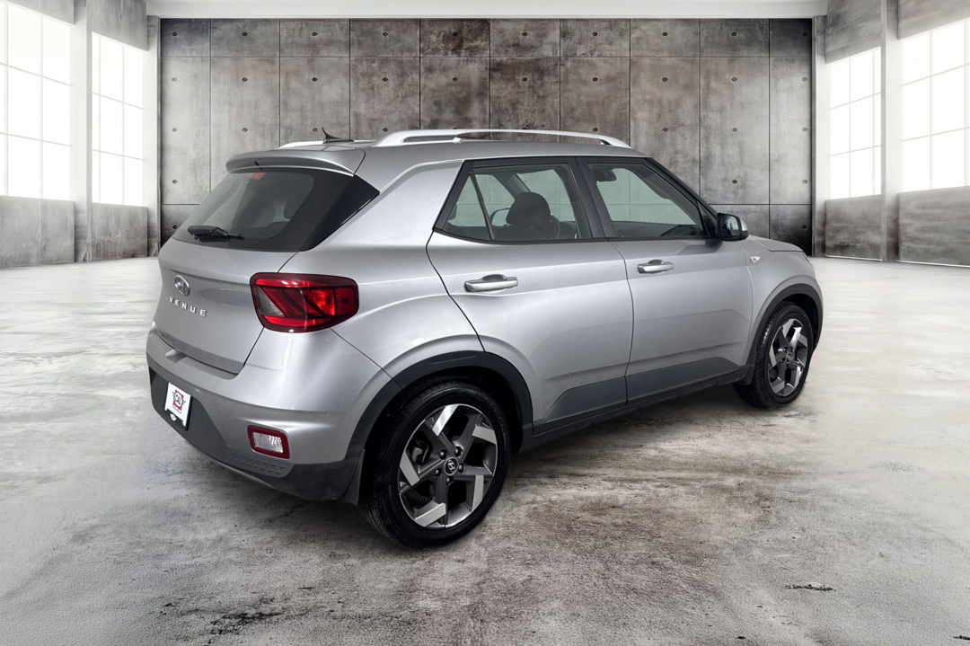 Used 2023 Hyundai Venue SEL SEL IVT