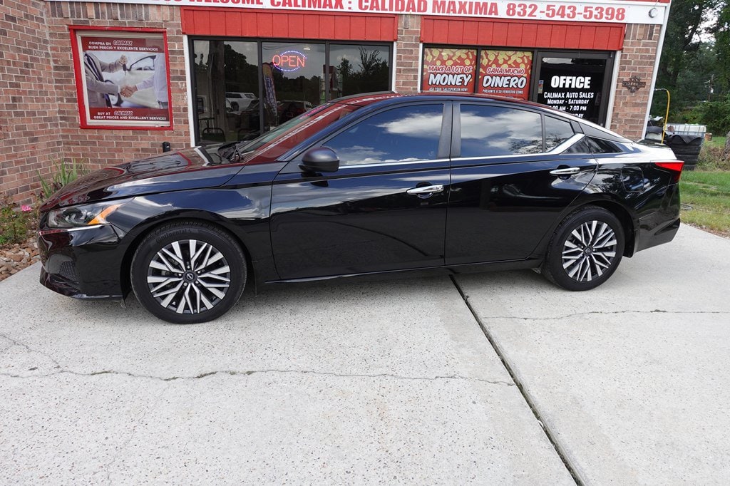 Used 2024 Nissan Altima 2.5 SV Sedan