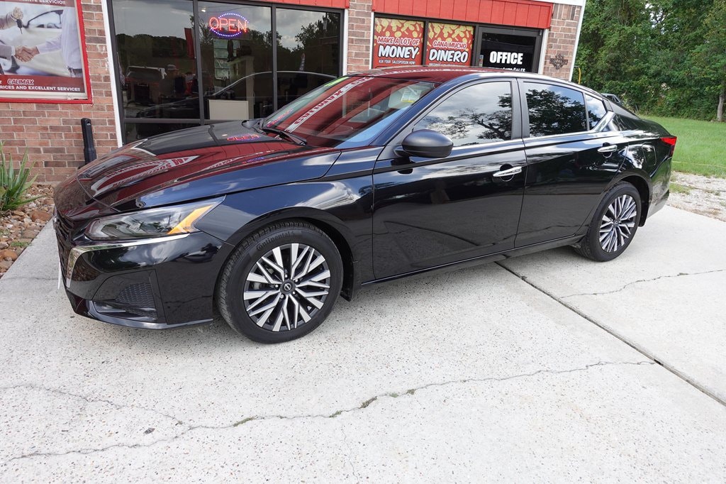 Used 2024 Nissan Altima 2.5 SV Sedan