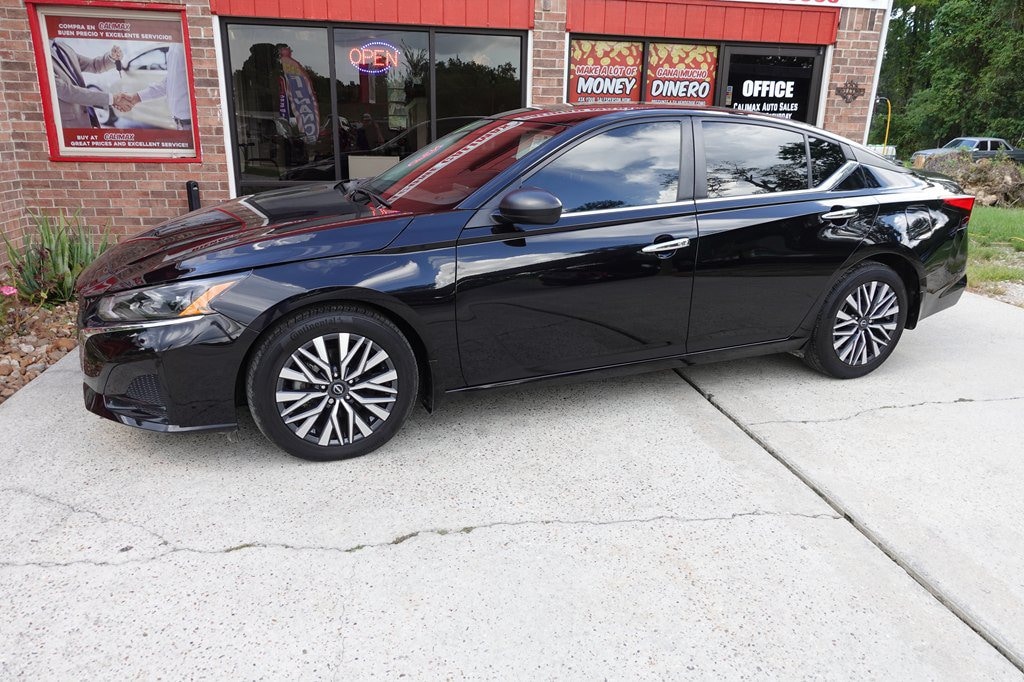 Used 2024 Nissan Altima 2.5 SV Sedan