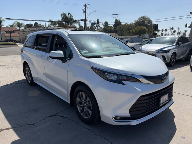 Used 2024 Toyota Sienna XLE Minivan/Van