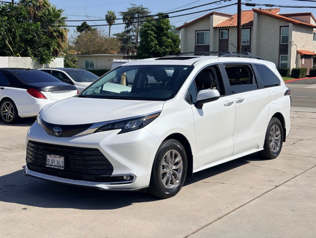 Used 2024 Toyota Sienna XLE Minivan/Van
