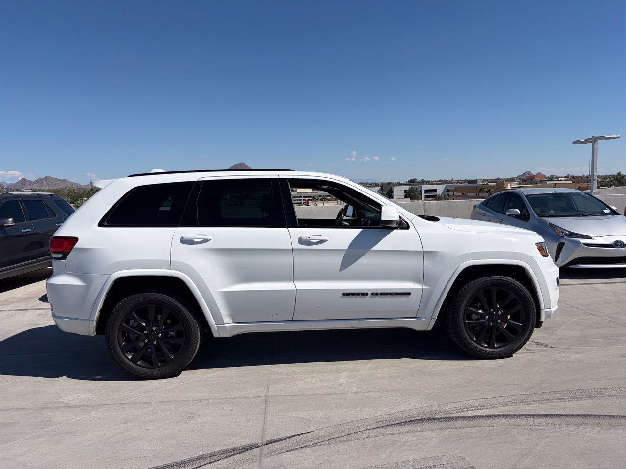 Used 2017 Jeep Grand Cherokee Altitude SUV