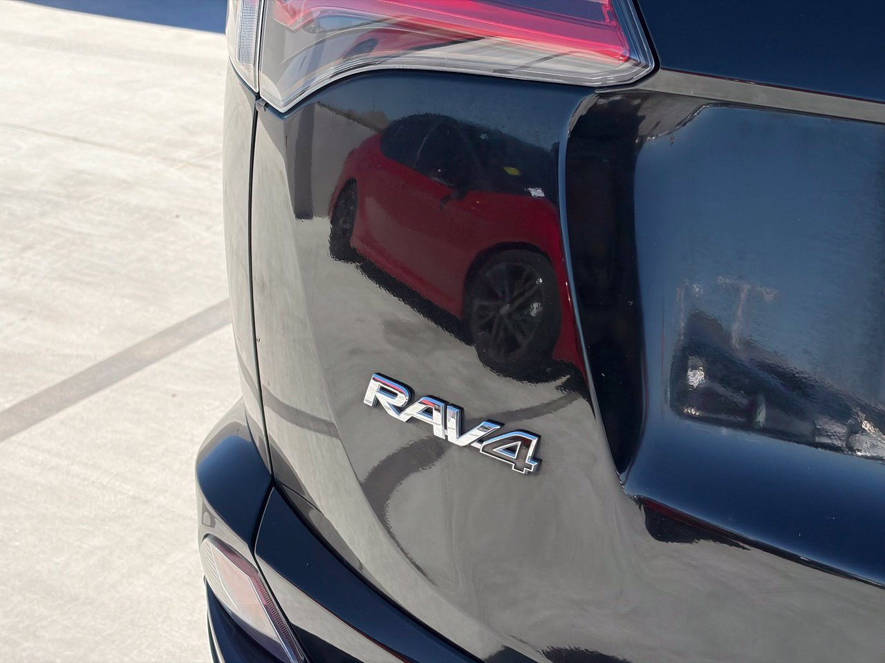 Used 2018 Toyota RAV4 XLE SUV