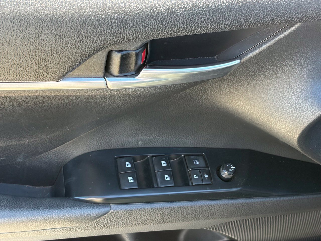 Used 2019 Toyota Camry SE Sedan