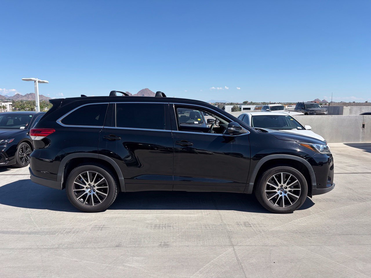 Used 2018 Toyota Highlander SE SUV
