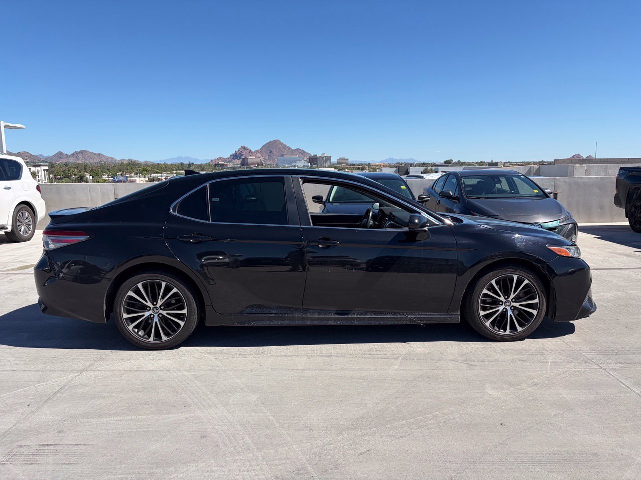 Used 2019 Toyota Camry SE Sedan