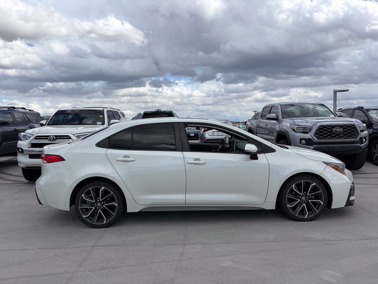 Used 2020 Toyota Corolla SE Sedan