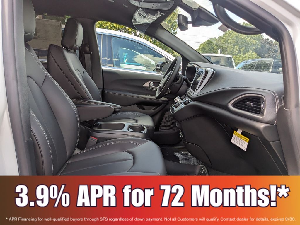2026 Chrysler Pacifica Select - Photo 25