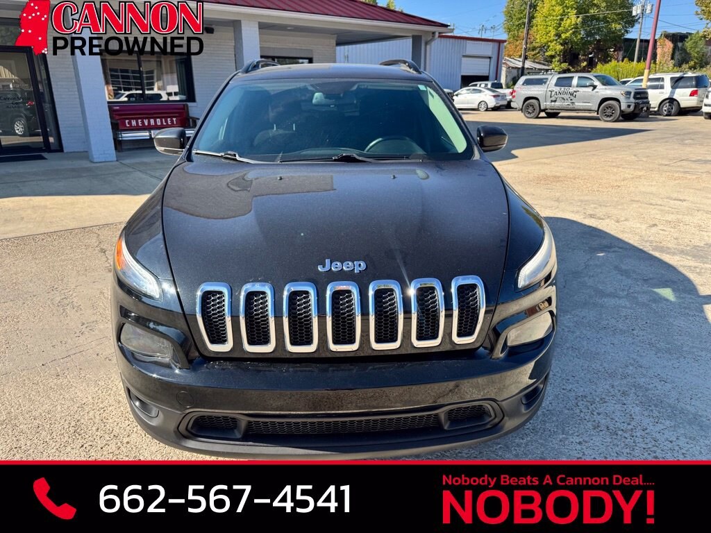 Used 2016 Jeep Cherokee Latitude FWD SUV