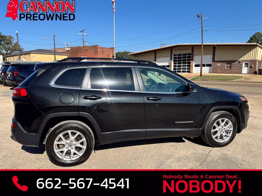 Used 2016 Jeep Cherokee Latitude FWD SUV