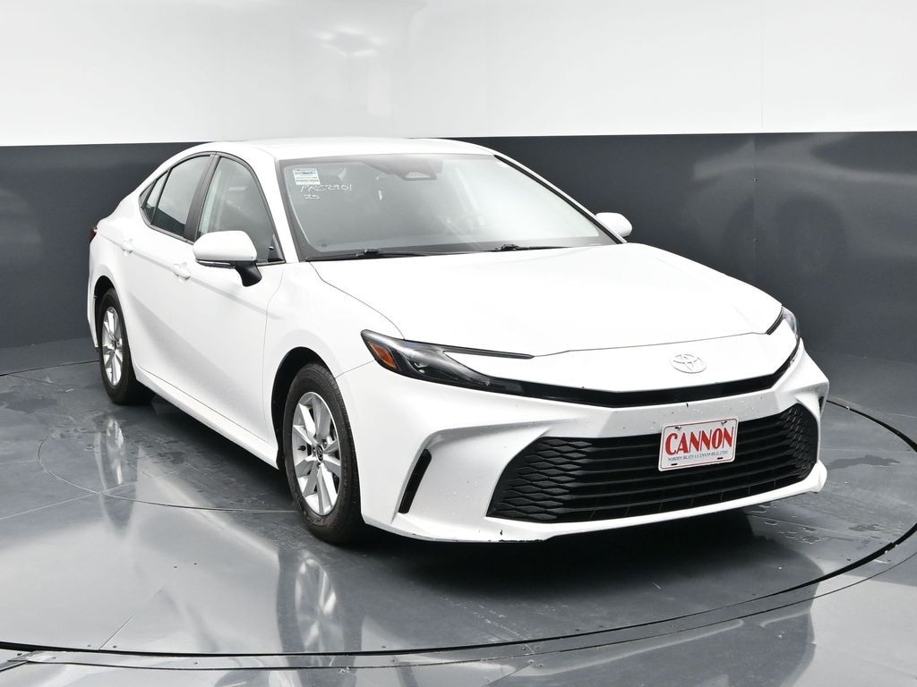 Used 2025 Toyota Camry SE Sedan