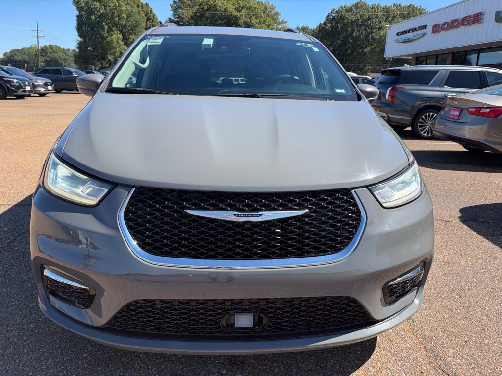Used 2022 Chrysler Pacifica Touring L Minivan/Van
