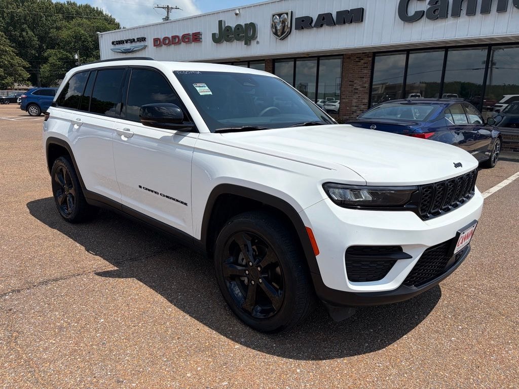 Used 2025 Jeep Grand Cherokee Laredo SUV