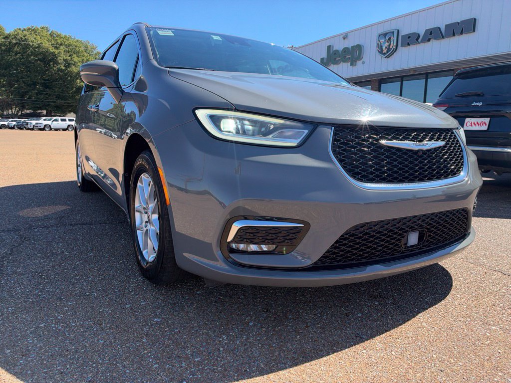 Used 2022 Chrysler Pacifica Touring L Minivan/Van