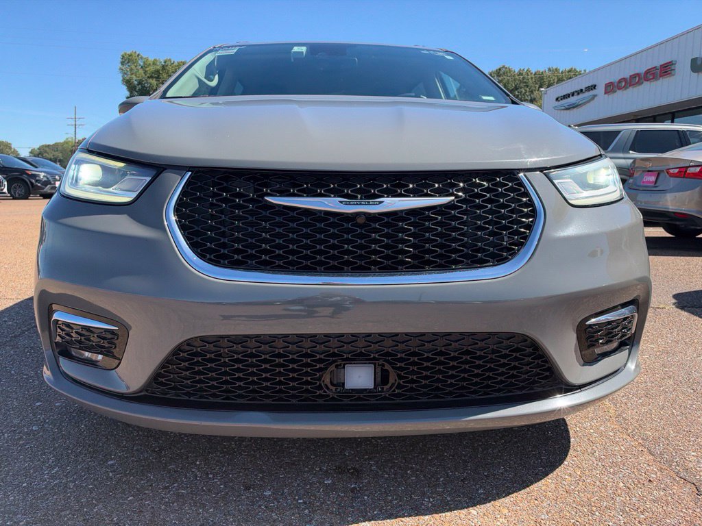 Used 2022 Chrysler Pacifica Touring L Minivan/Van