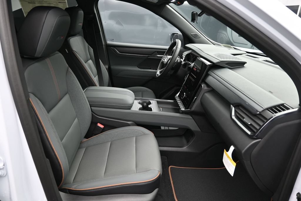 2026 GMC Acadia AT4 - Photo 10