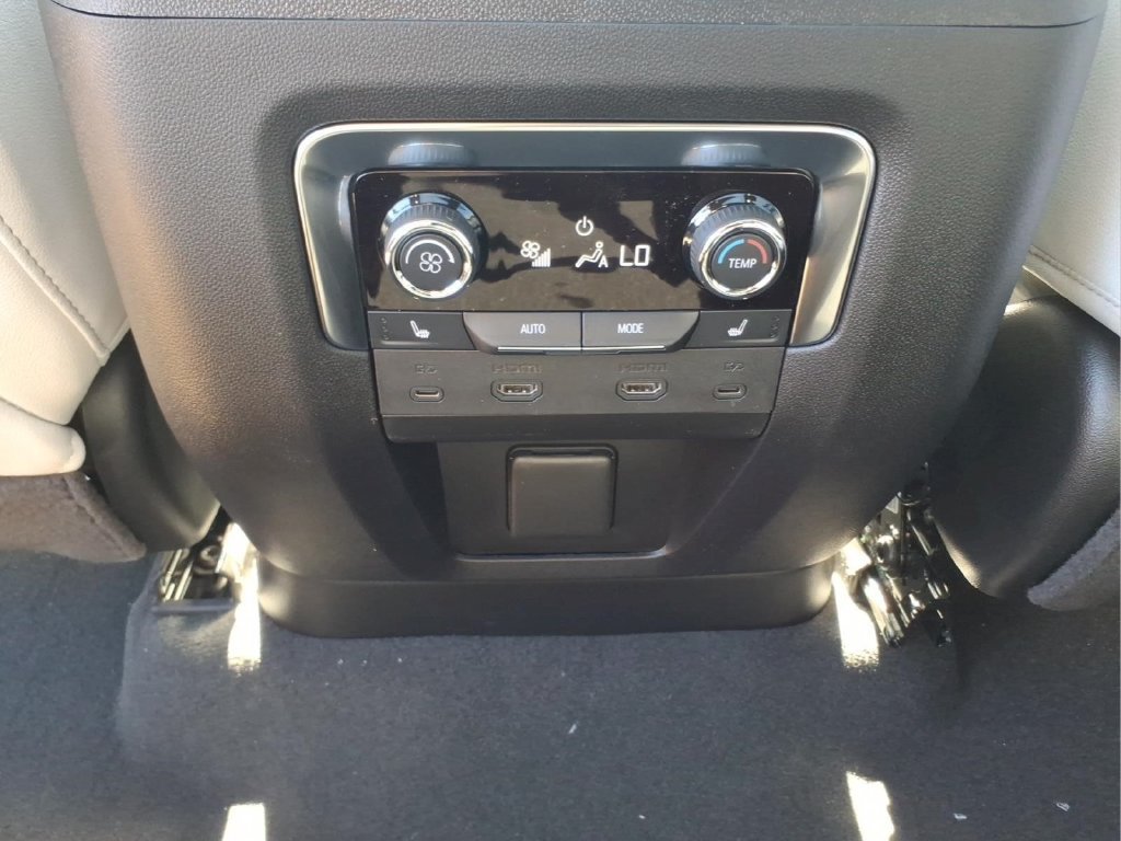2027 Chevrolet Suburban Premier - Photo 14