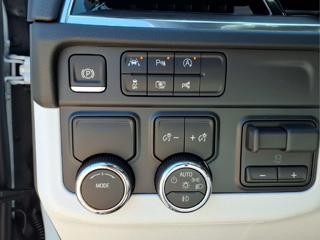 2027 Chevrolet Suburban Premier - Photo 18