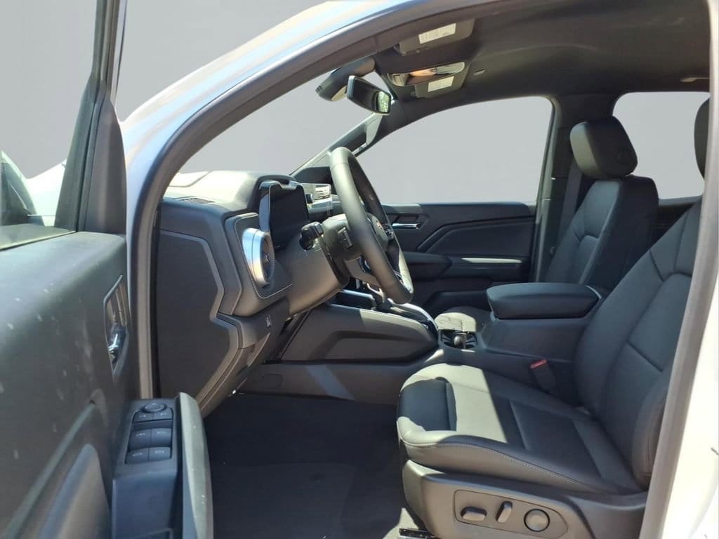 2026 Chevrolet Colorado LT - Photo 14