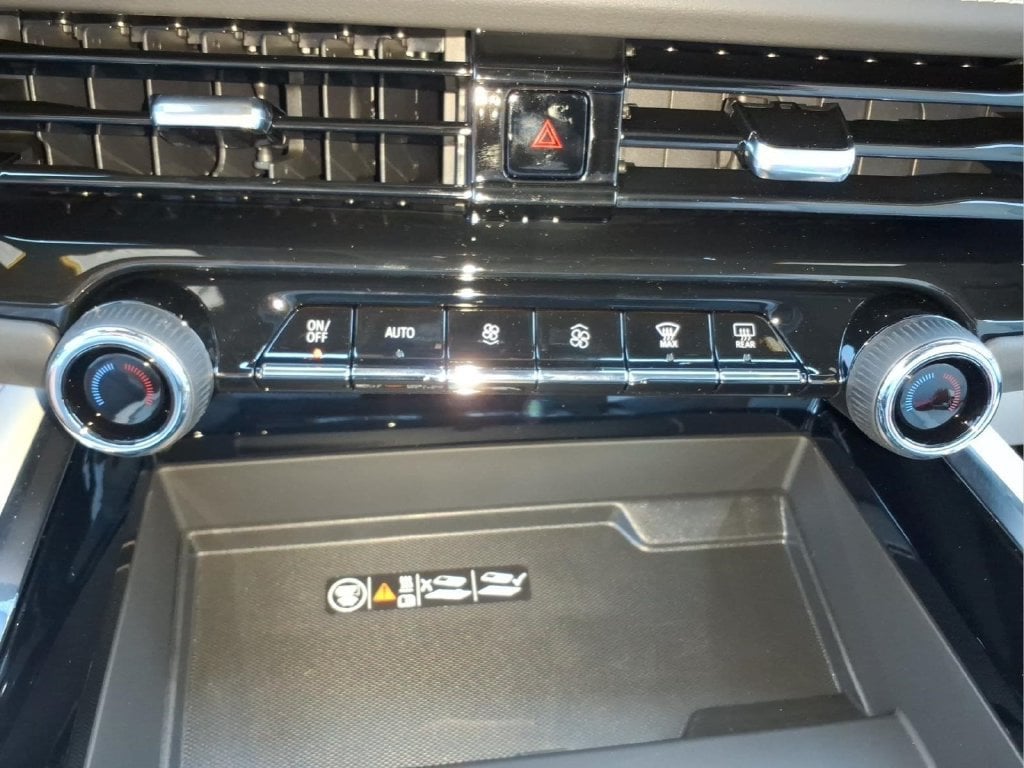 2027 Chevrolet Suburban Premier - Photo 23