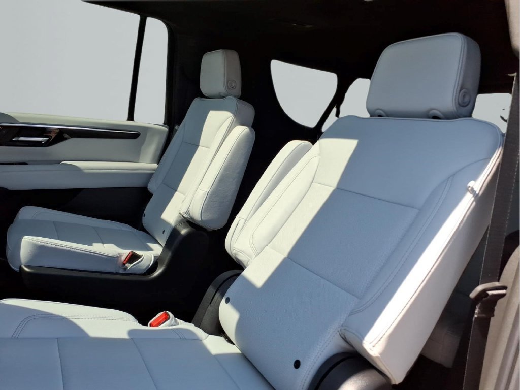 2027 Chevrolet Suburban Premier - Photo 11