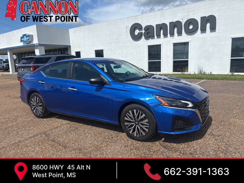 Used 2025 Nissan Altima SV Sedan