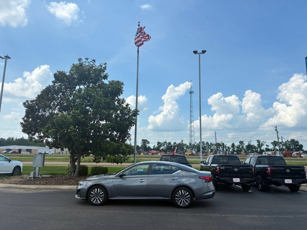 Used 2025 Nissan Altima SV