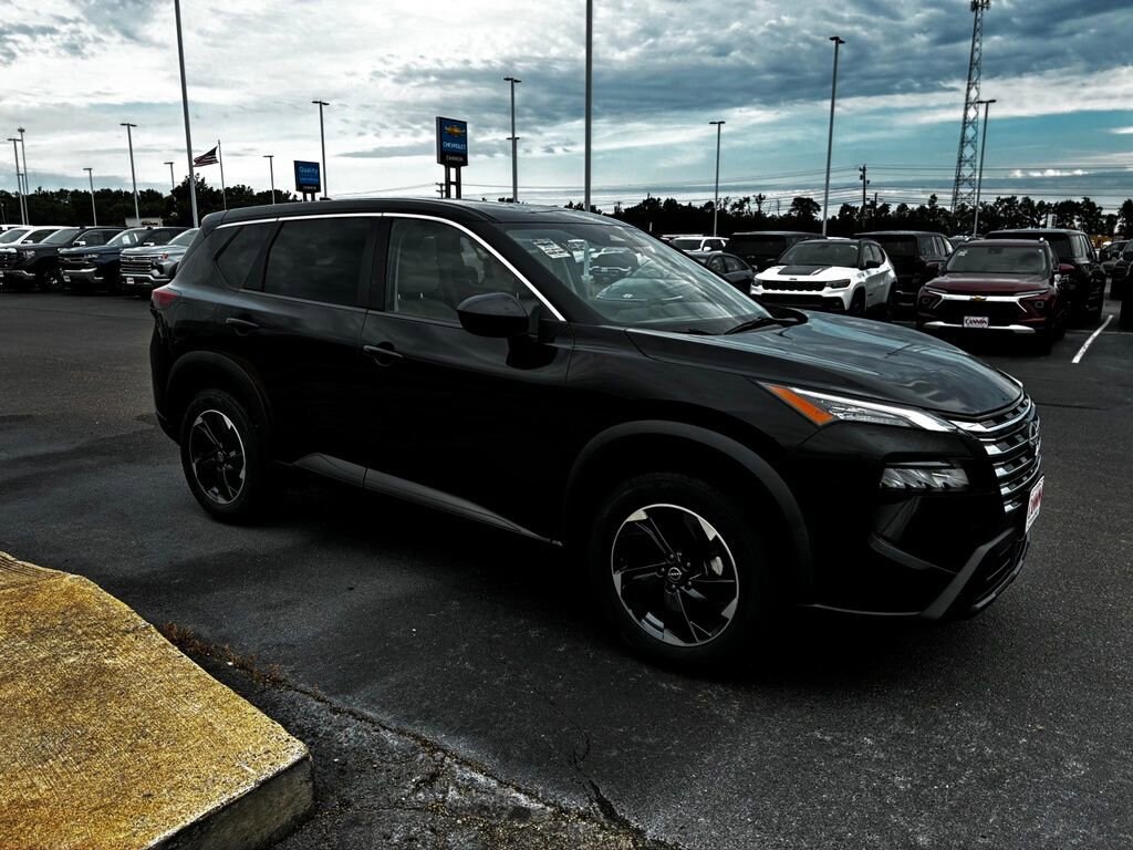 Used 2024 Nissan Rogue SV