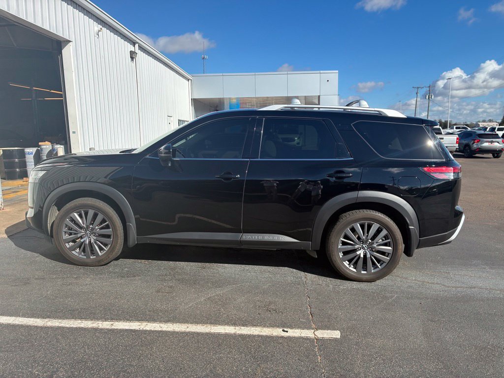 2024 Nissan Pathfinder SL