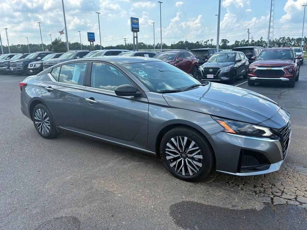 Used 2025 Nissan Altima SV