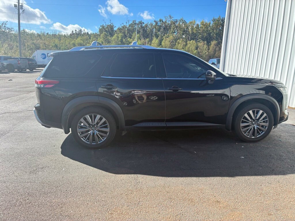 Used 2024 Nissan Pathfinder SL