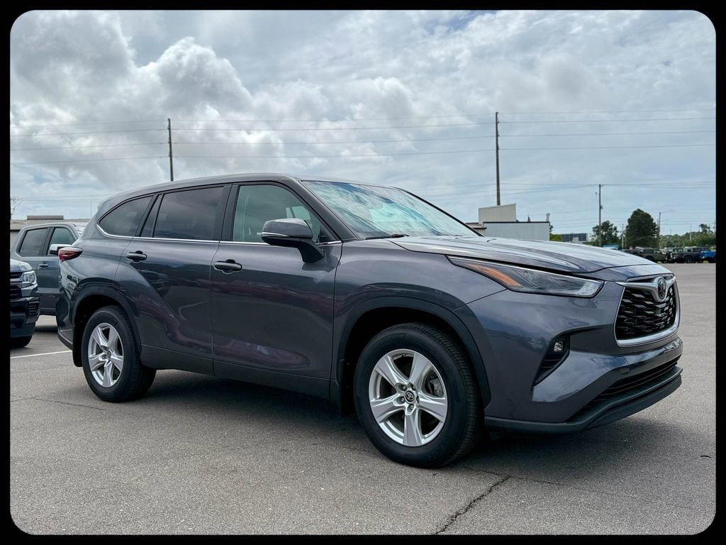 Used 2024 Toyota Highlander LE