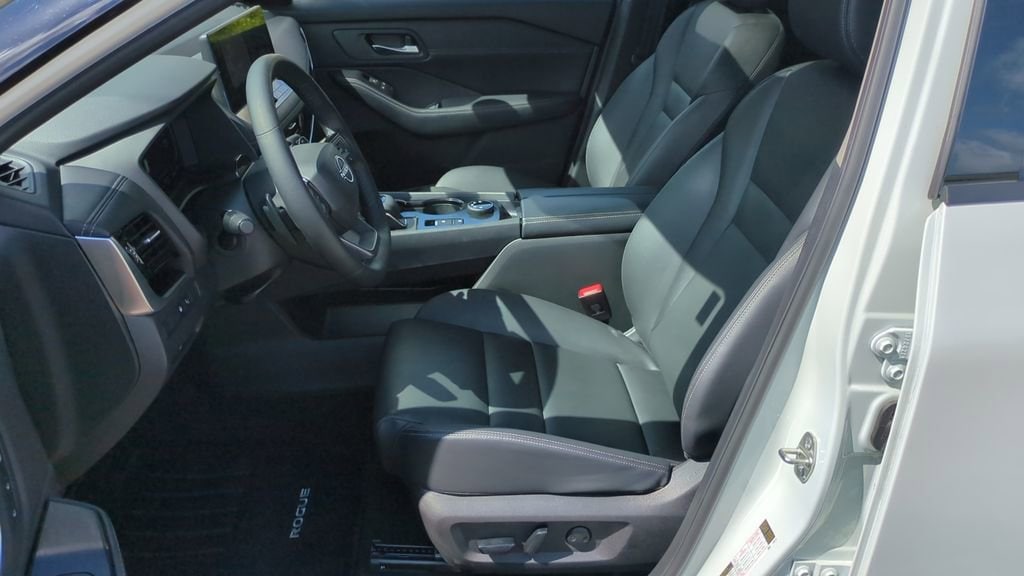 2025 Nissan Rogue SL - Photo 11