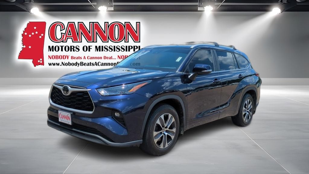 Used 2023 Toyota Highlander L SUV