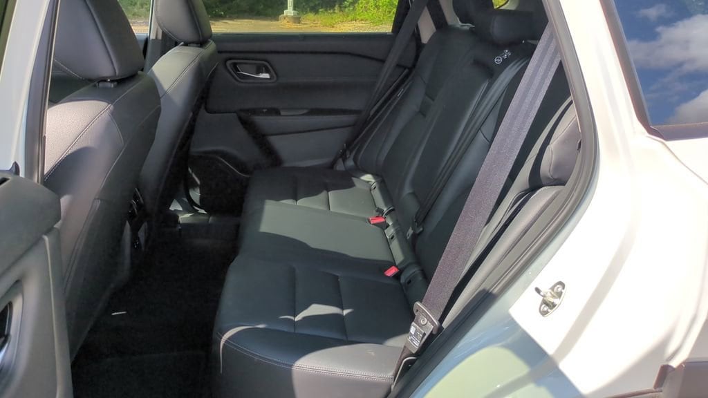 2025 Nissan Rogue SL - Photo 15