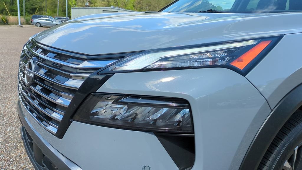 2025 Nissan Rogue SL - Photo 8